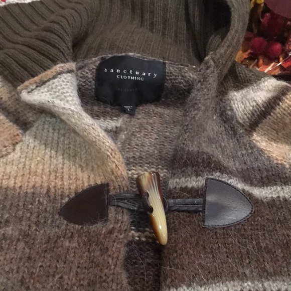 Poncho - Picture 3 of 6